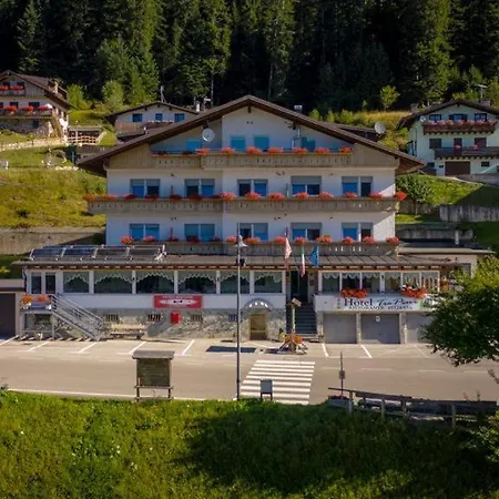 Tre Pini Hotel Danta